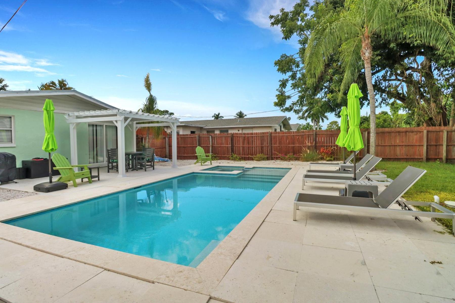 Little Beach House W/ Pool&Spa - 5 Minutes To Vanderbilt Beach North North Naples 외부 사진