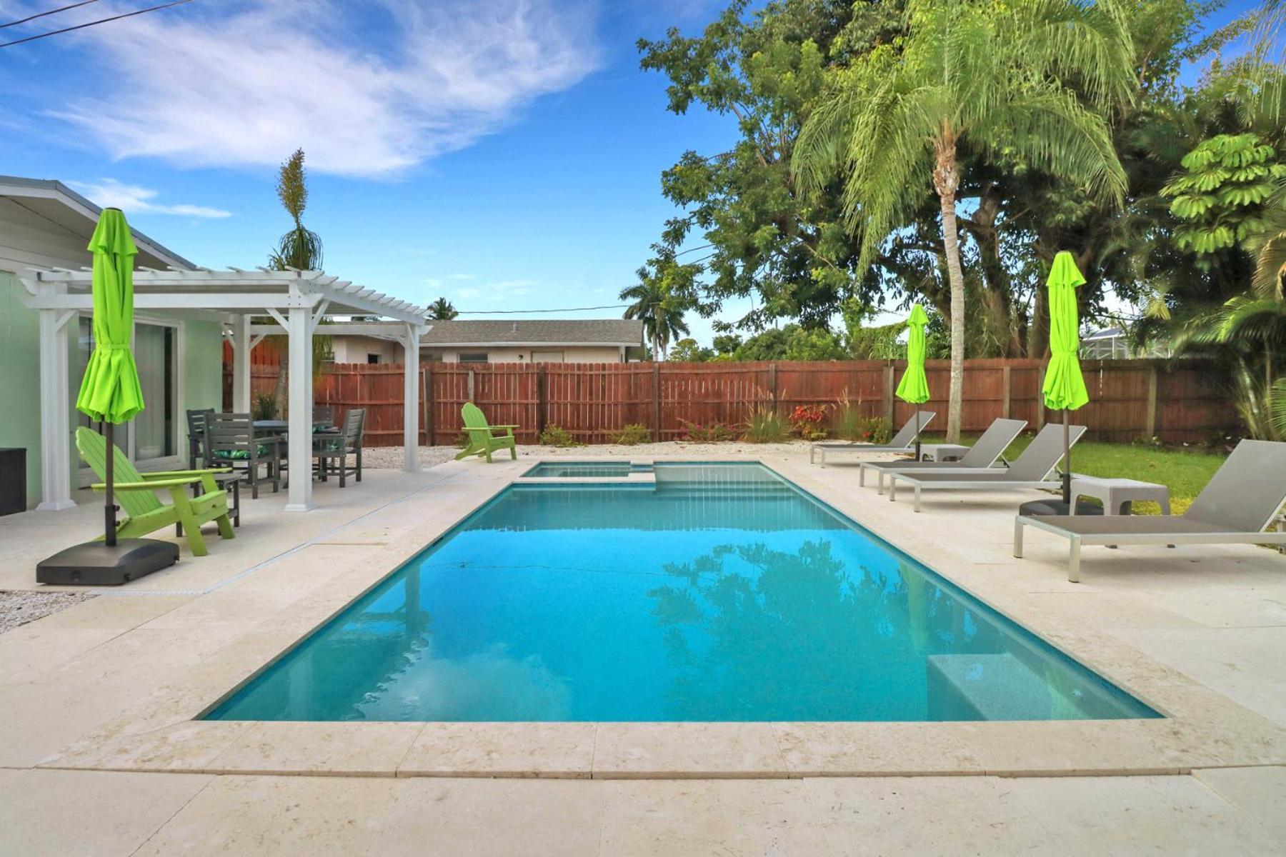 Little Beach House W/ Pool&Spa - 5 Minutes To Vanderbilt Beach North North Naples 외부 사진