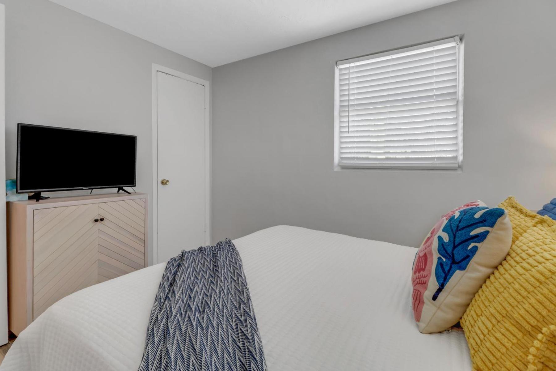 Little Beach House W/ Pool&Spa - 5 Minutes To Vanderbilt Beach North North Naples 외부 사진