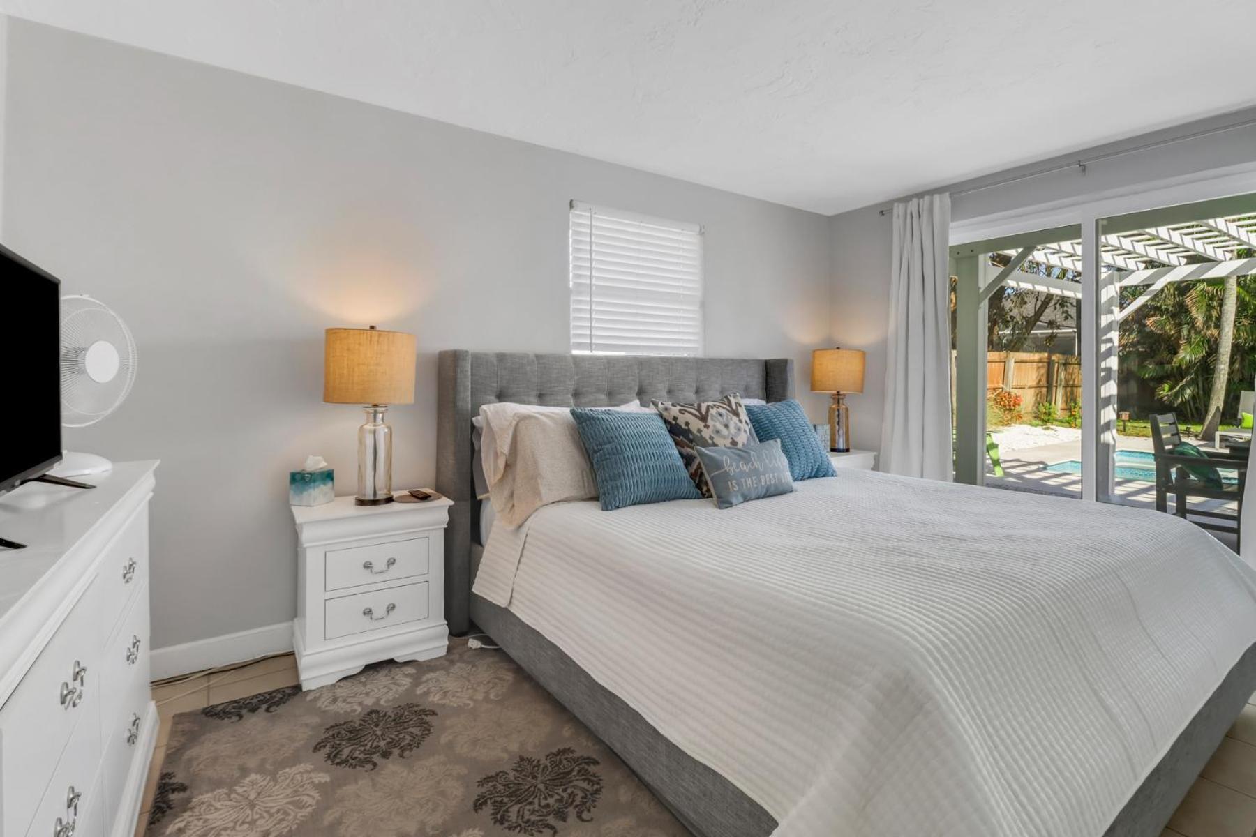 Little Beach House W/ Pool&Spa - 5 Minutes To Vanderbilt Beach North North Naples 외부 사진