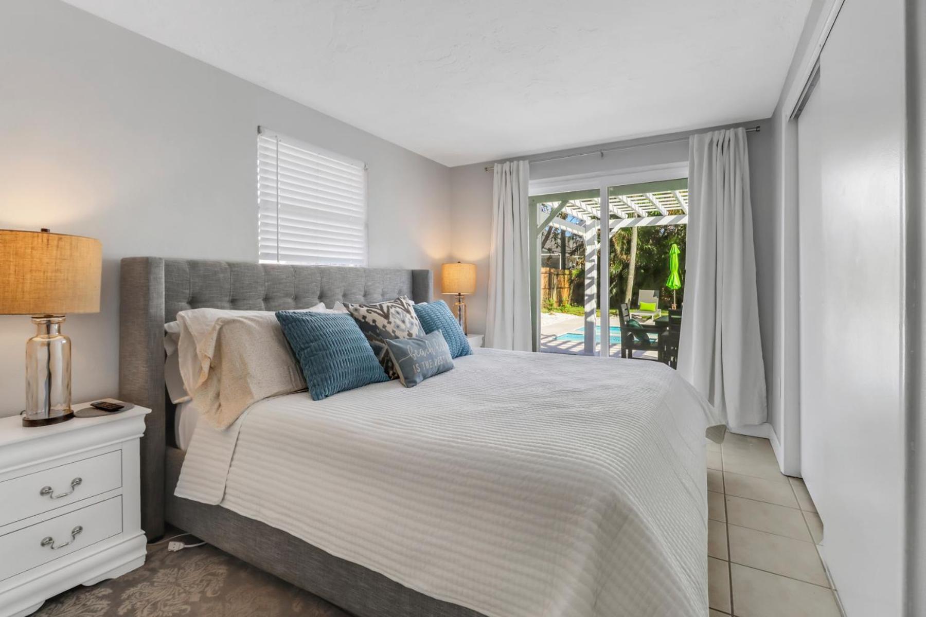 Little Beach House W/ Pool&Spa - 5 Minutes To Vanderbilt Beach North North Naples 외부 사진
