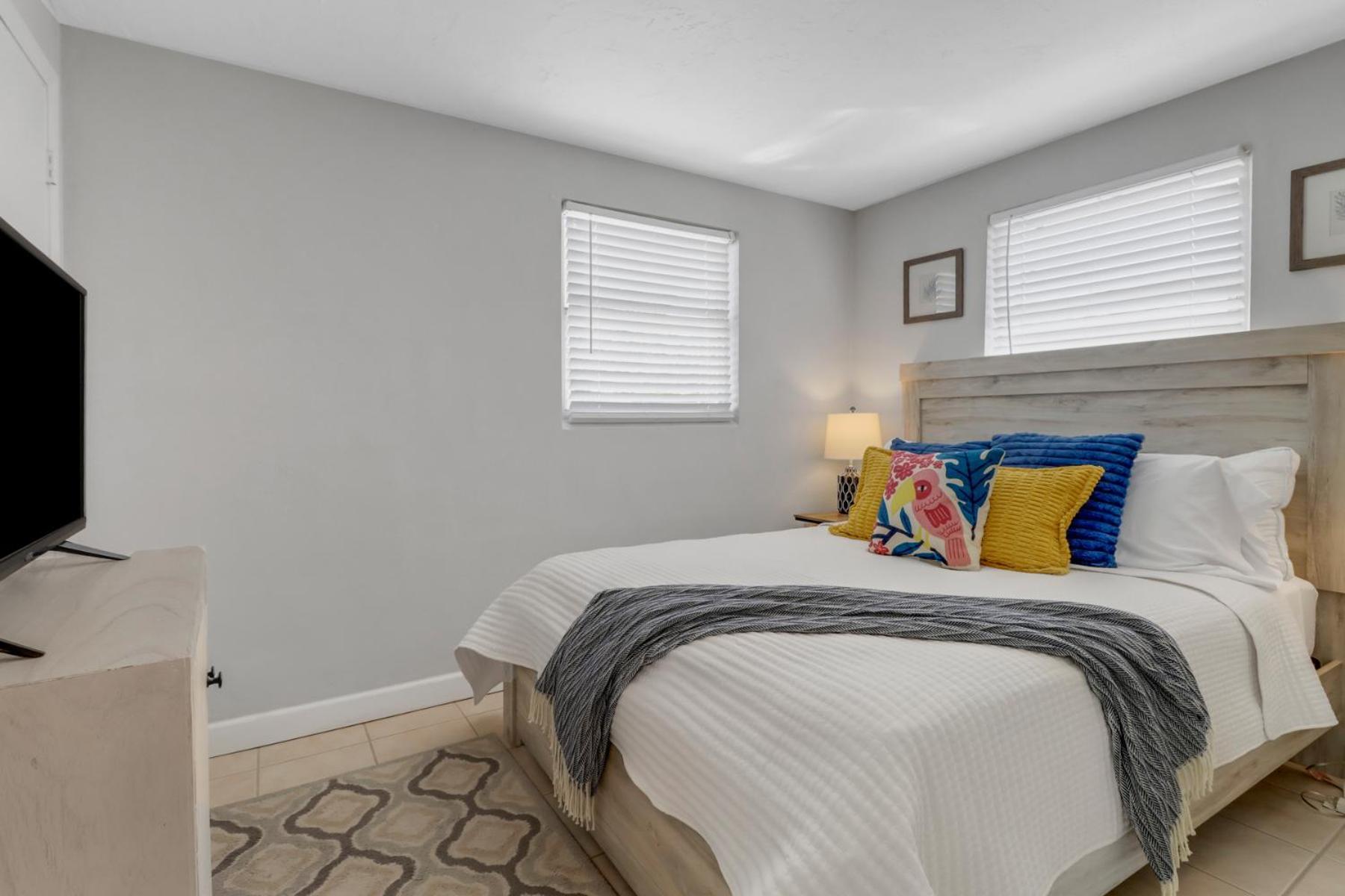 Little Beach House W/ Pool&Spa - 5 Minutes To Vanderbilt Beach North North Naples 외부 사진