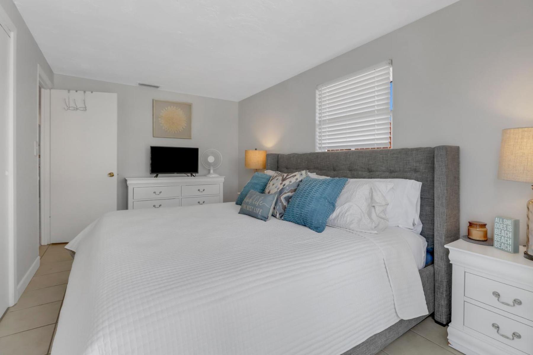 Little Beach House W/ Pool&Spa - 5 Minutes To Vanderbilt Beach North North Naples 외부 사진